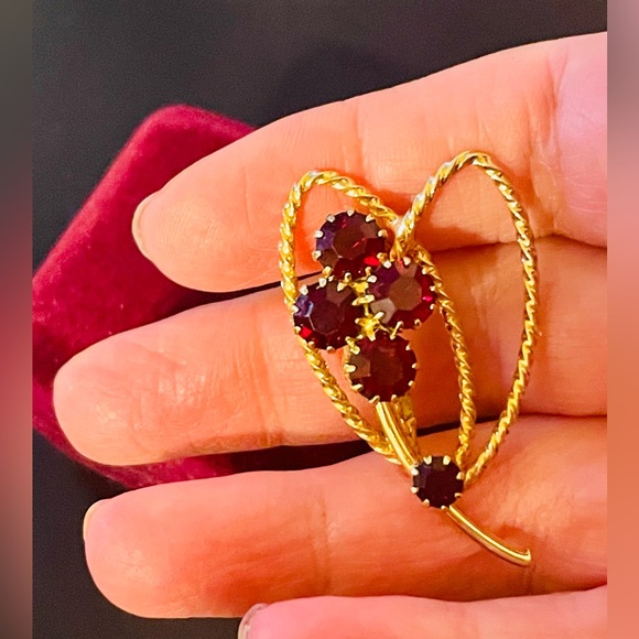Vintage Gold Rope and Ruby Crystal Brooch - Picture 2 of 8
